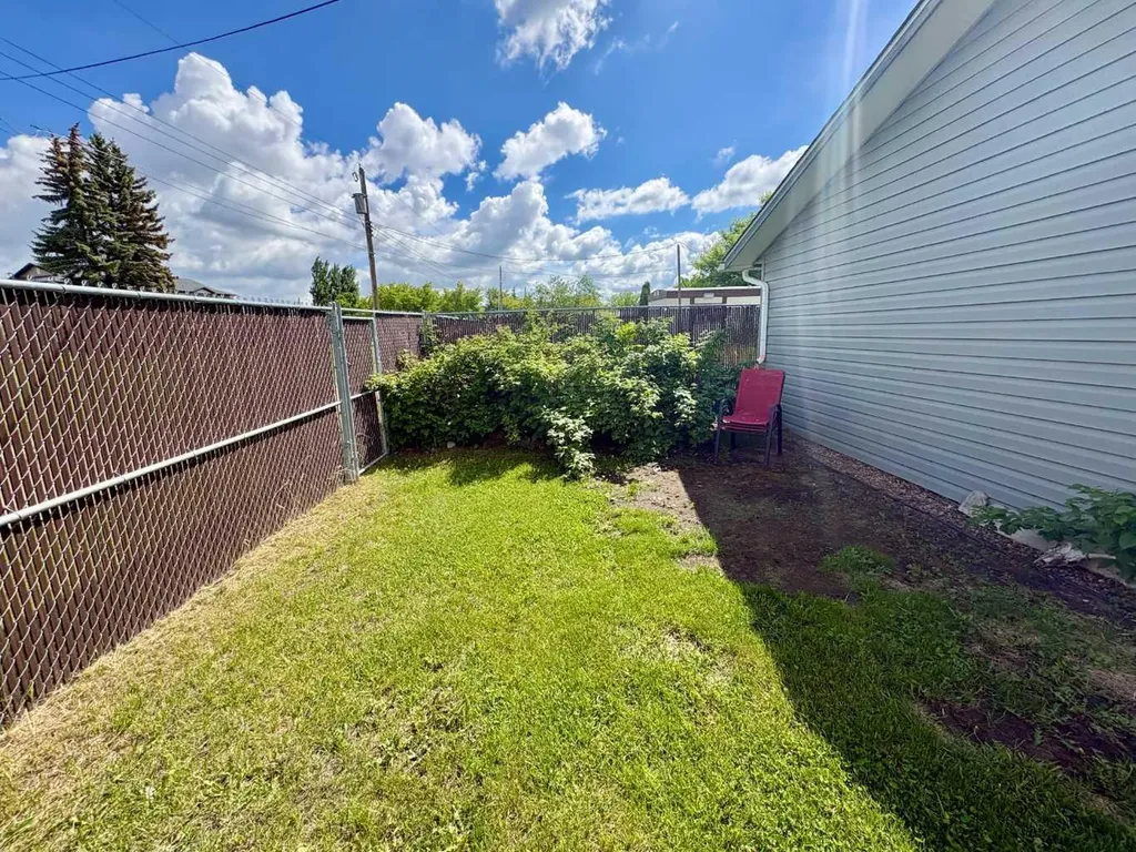 5014 45 Avenue Vermilion AB T9X 1Y4