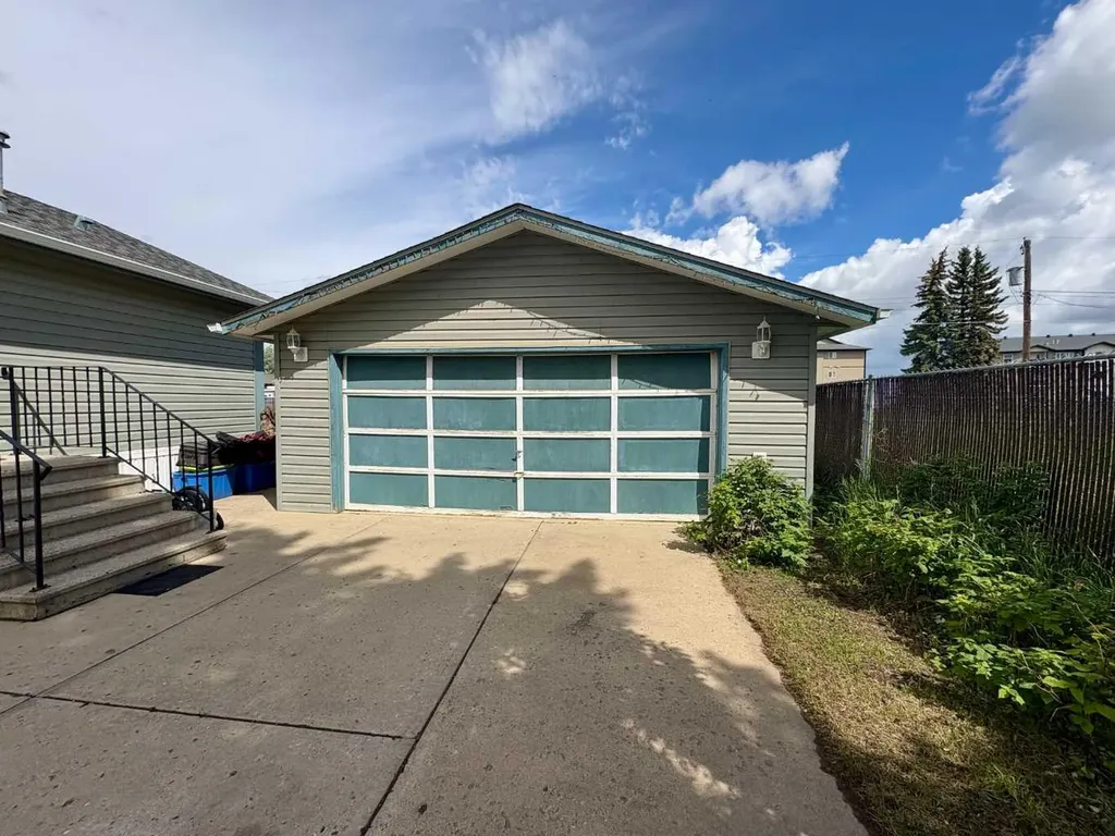 5014 45 Avenue Vermilion AB T9X 1Y4