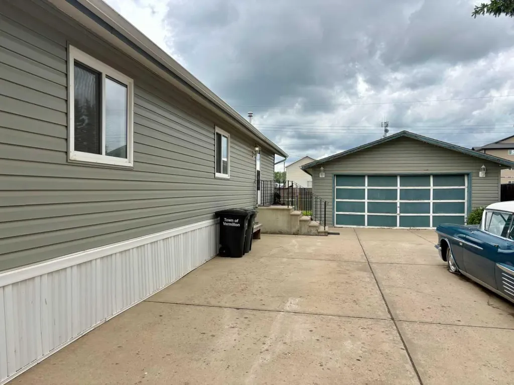 5014 45 Avenue Vermilion AB T9X 1Y4