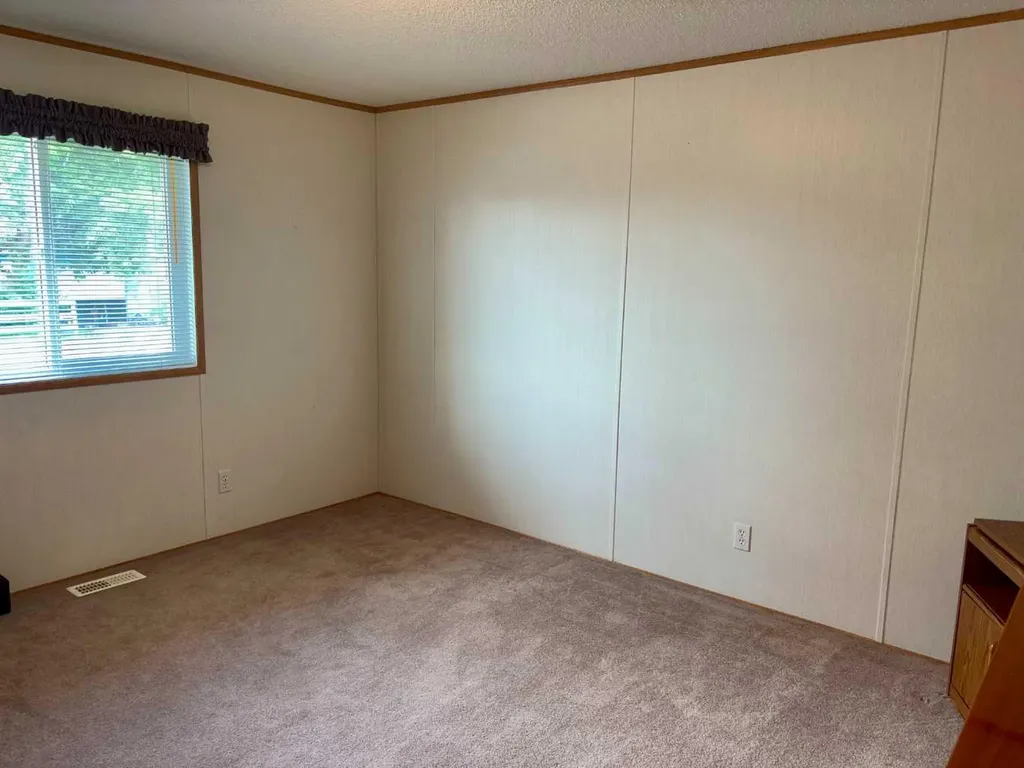 5014 45 Avenue Vermilion AB T9X 1Y4