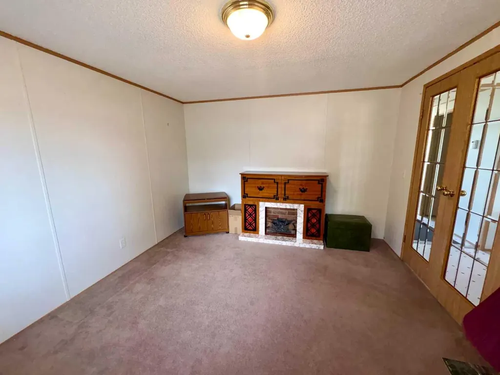 5014 45 Avenue Vermilion AB T9X 1Y4