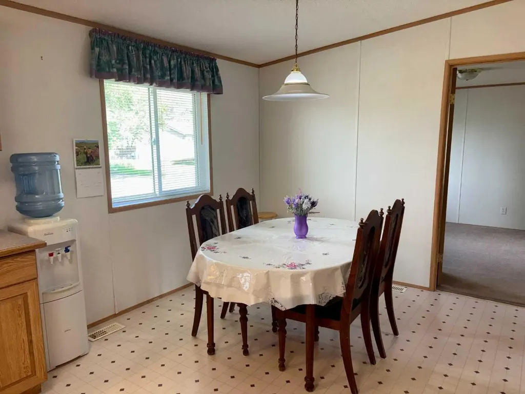5014 45 Avenue Vermilion AB T9X 1Y4