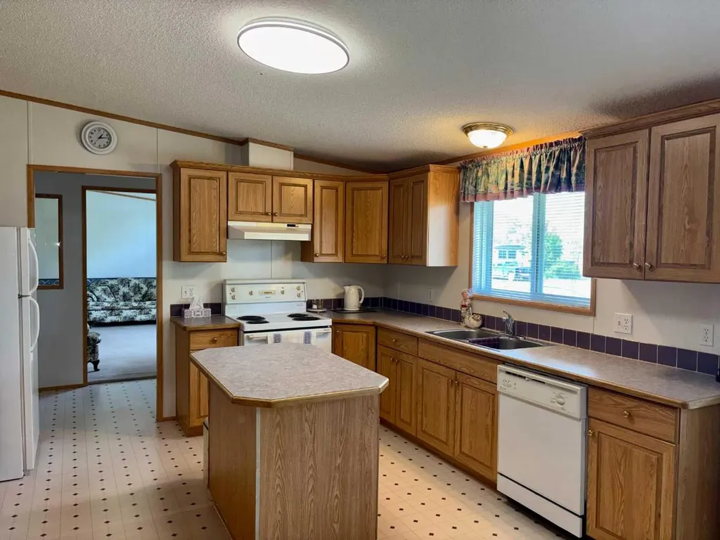 5014 45 Avenue Vermilion AB T9X 1Y4