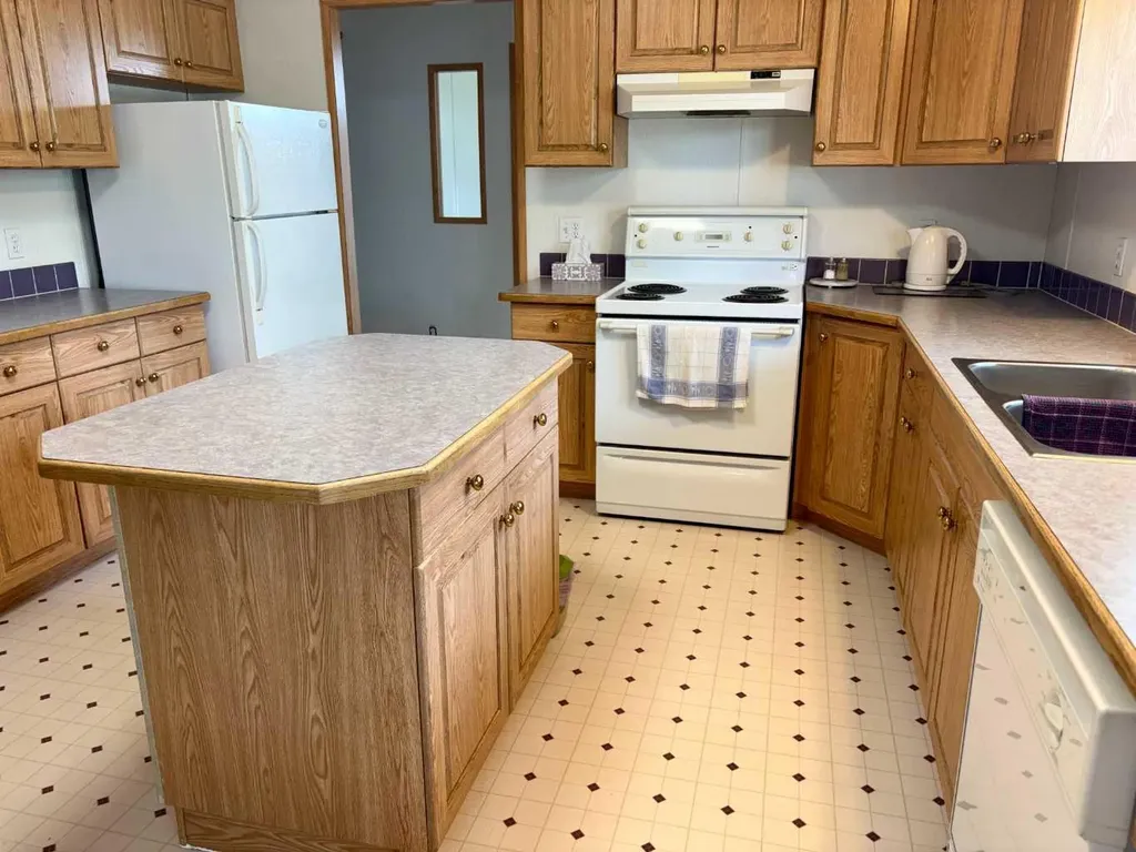 5014 45 Avenue Vermilion AB T9X 1Y4