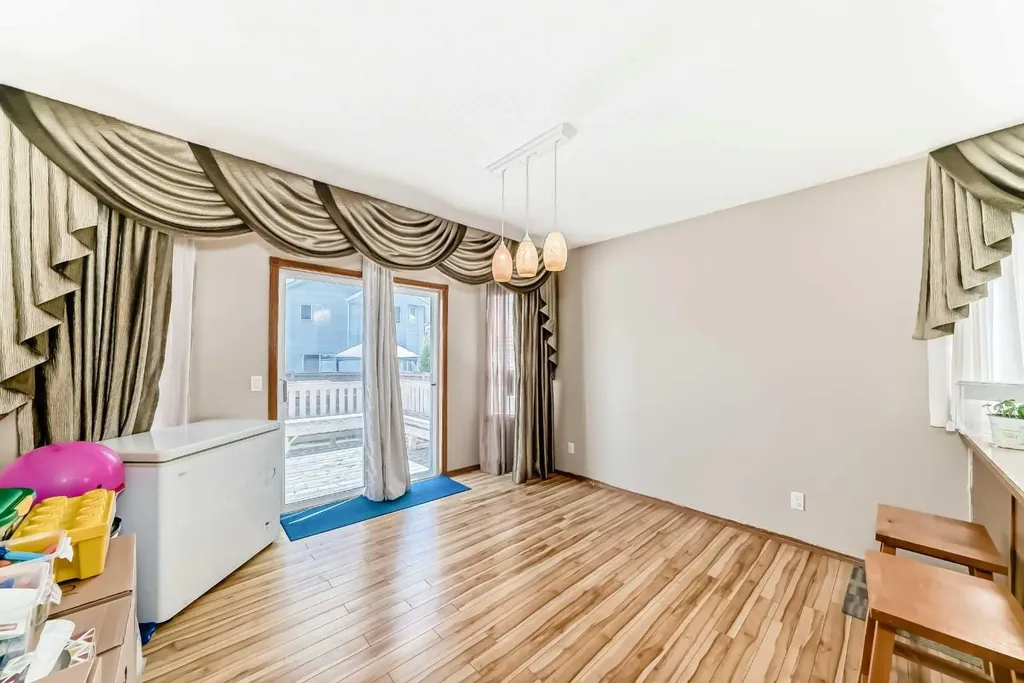 54 Coral Springs Court NE Calgary AB T3J 3W9