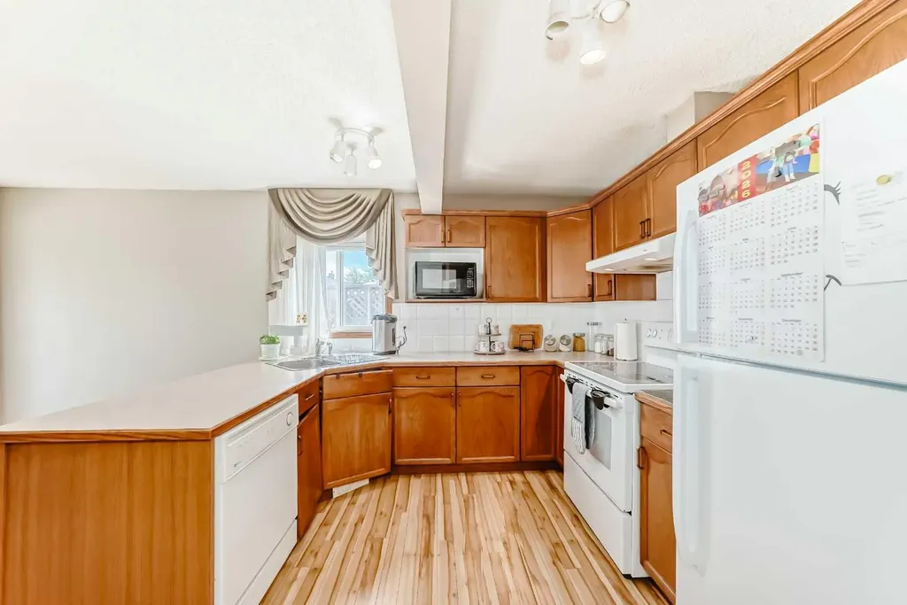 54 Coral Springs Court NE Calgary AB T3J 3W9