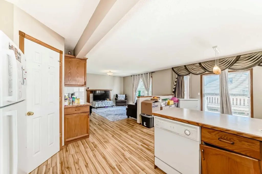 54 Coral Springs Court NE Calgary AB T3J 3W9