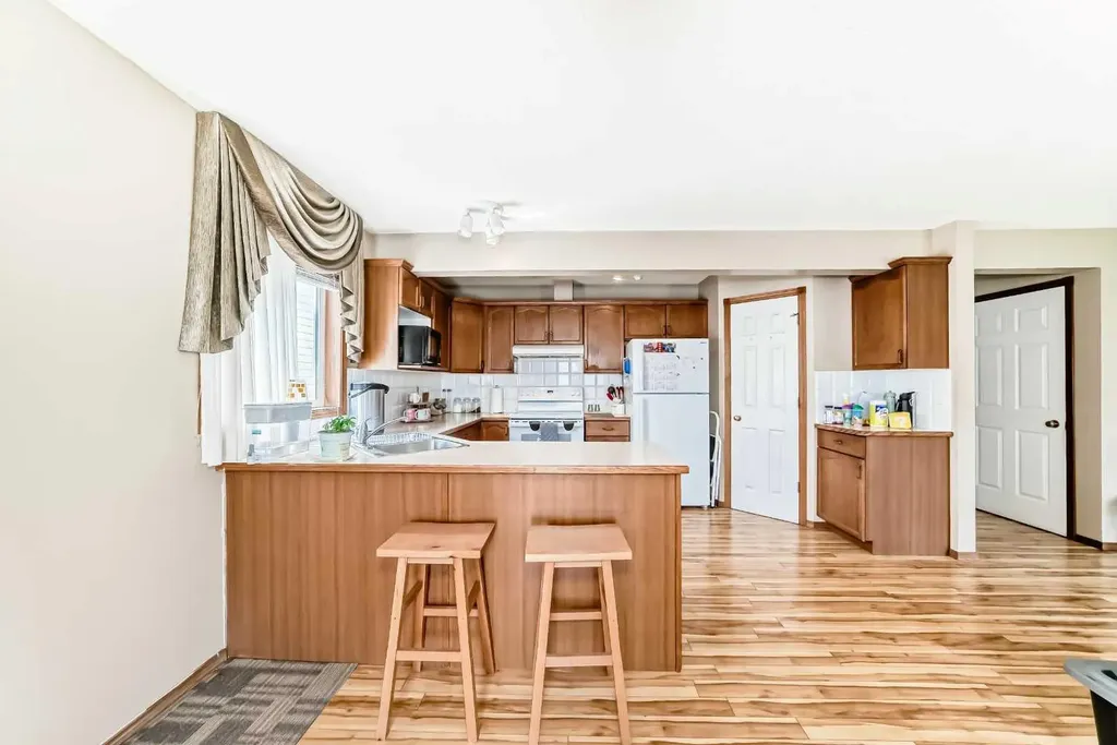 54 Coral Springs Court NE Calgary AB T3J 3W9