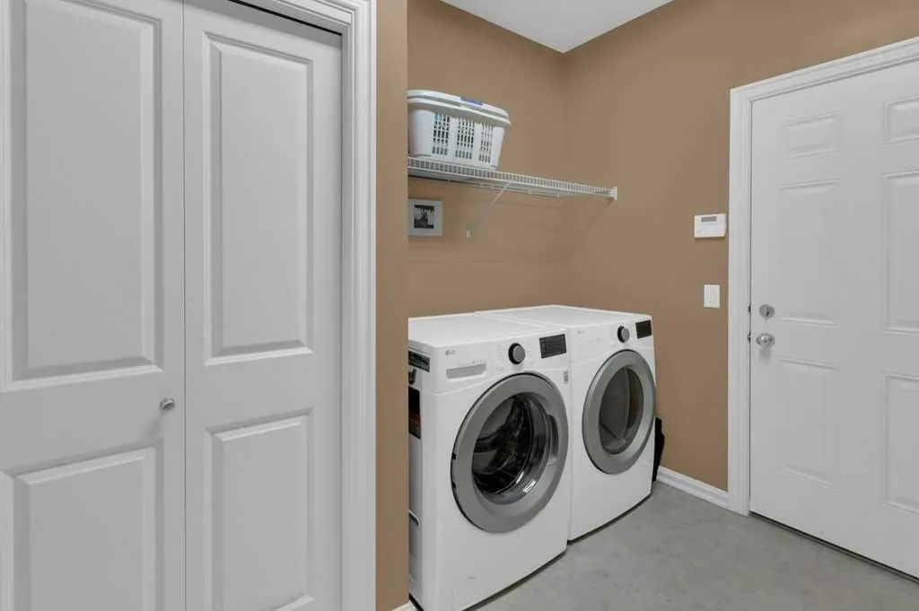 9 Tanner Close SE Airdrie AB T4A 2E8