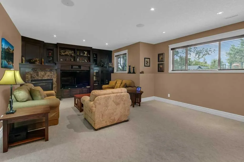 9 Tanner Close SE Airdrie AB T4A 2E8