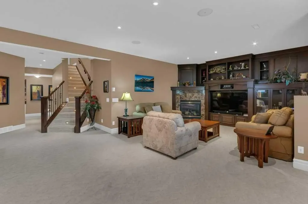 9 Tanner Close SE Airdrie AB T4A 2E8