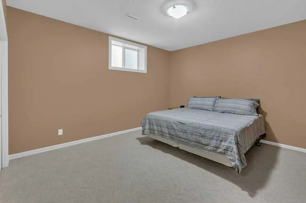9 Tanner Close SE Airdrie AB T4A 2E8