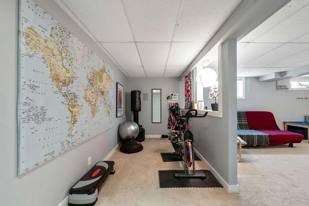 15 Woodmont Green SW Calgary AB T2W 4Z3
