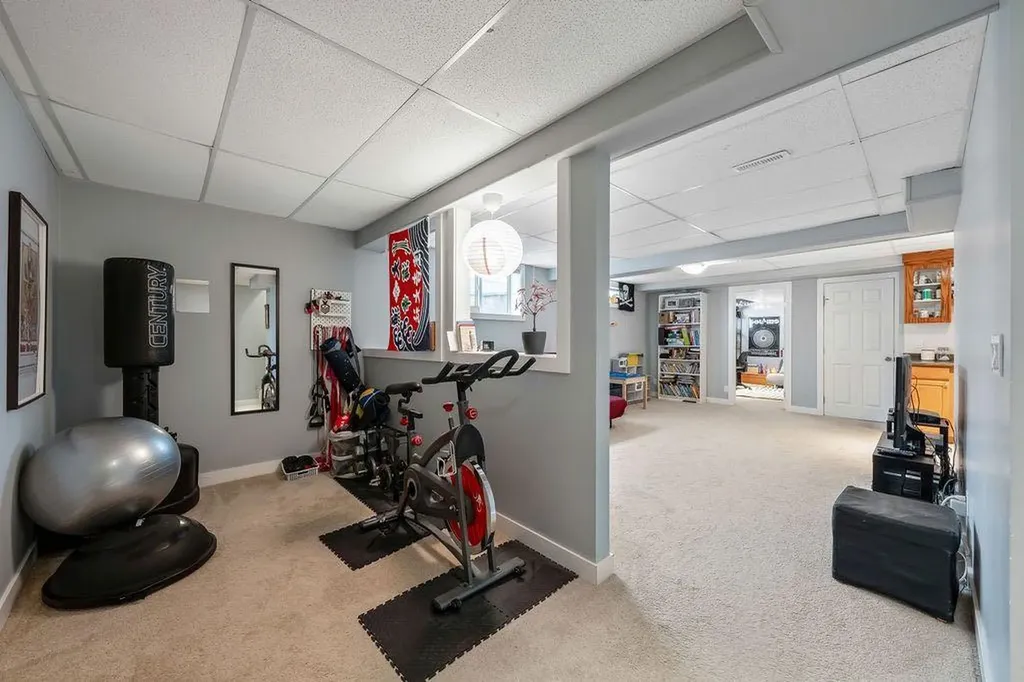 15 Woodmont Green SW Calgary AB T2W 4Z3