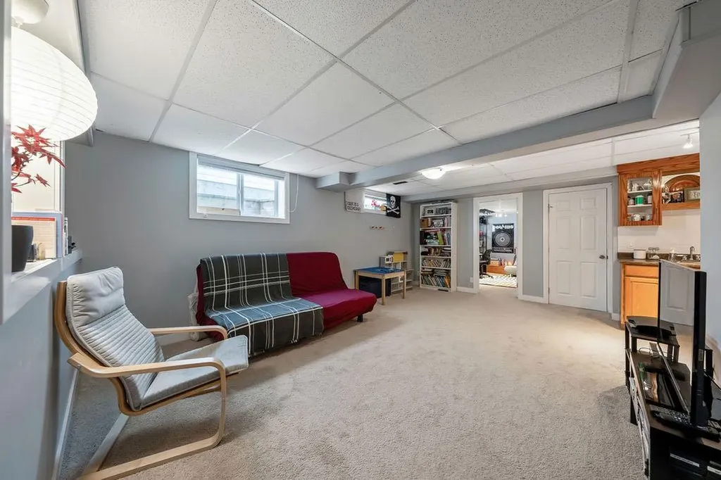 15 Woodmont Green SW Calgary AB T2W 4Z3