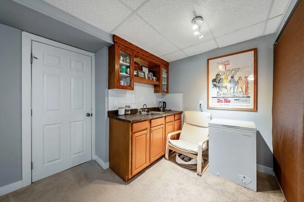 15 Woodmont Green SW Calgary AB T2W 4Z3