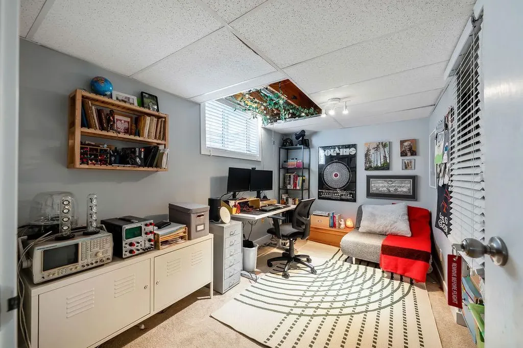 15 Woodmont Green SW Calgary AB T2W 4Z3