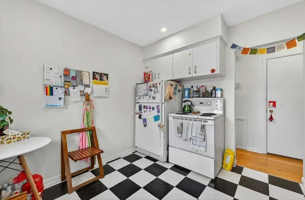 319 37 Street SW Calgary AB T3C 1R5