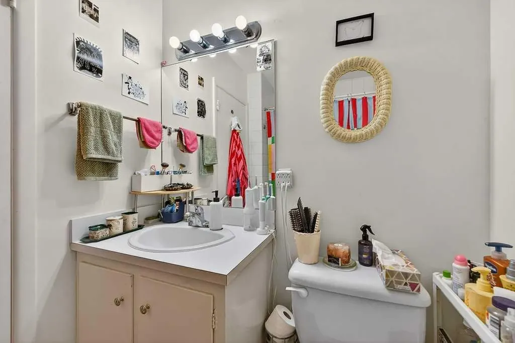 319 37 Street SW Calgary AB T3C 1R5