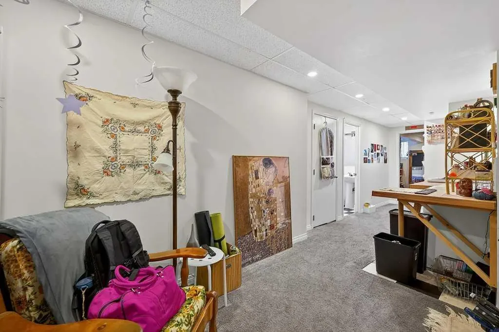 319 37 Street SW Calgary AB T3C 1R5