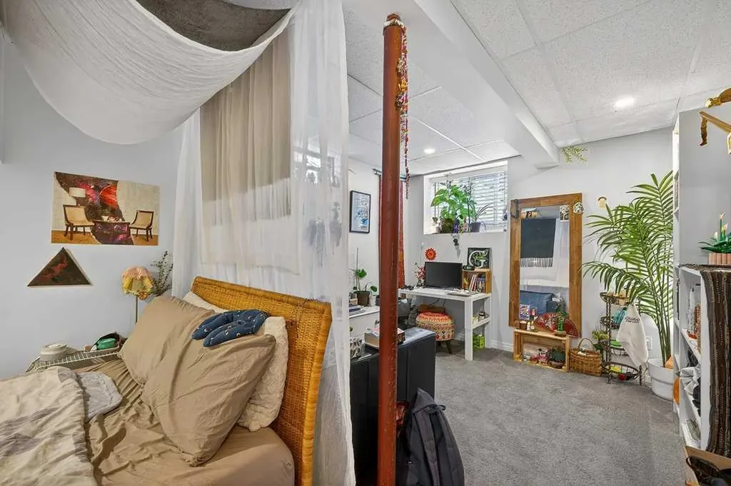 319 37 Street SW Calgary AB T3C 1R5