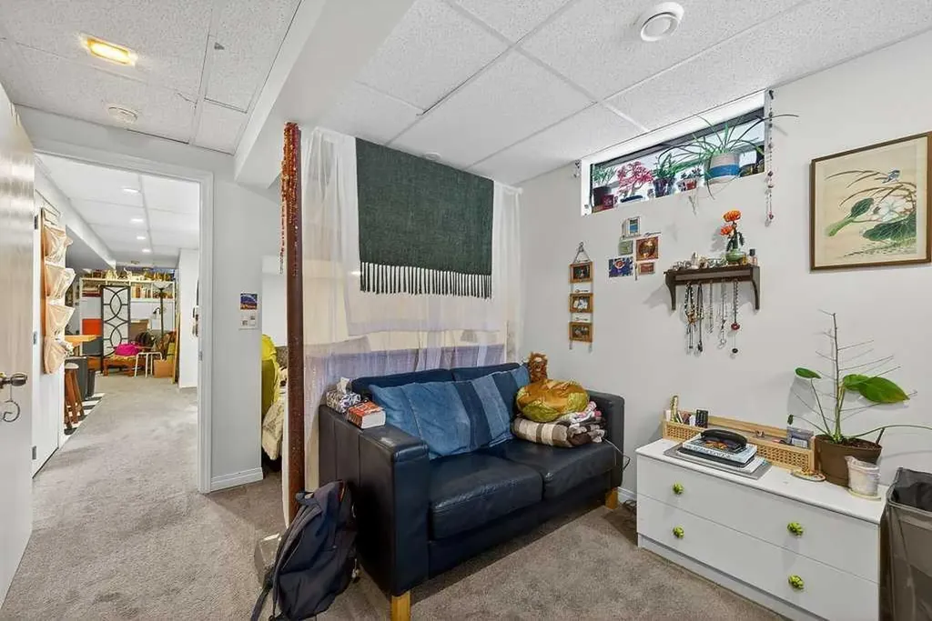 319 37 Street SW Calgary AB T3C 1R5