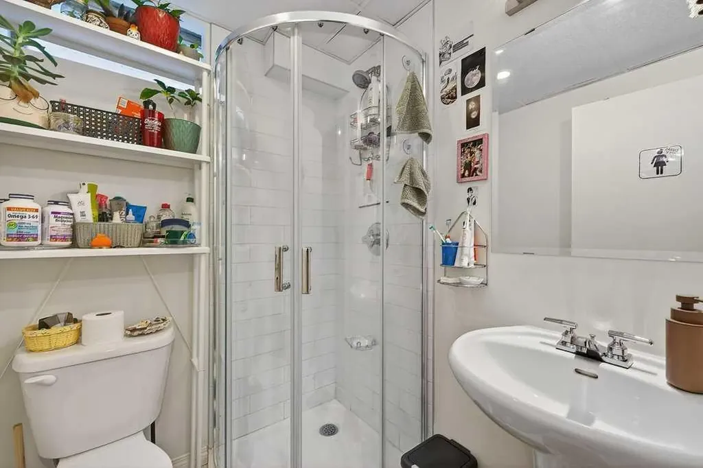 319 37 Street SW Calgary AB T3C 1R5