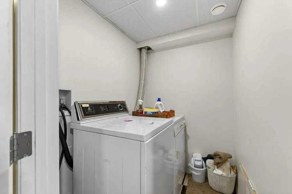 319 37 Street SW Calgary AB T3C 1R5