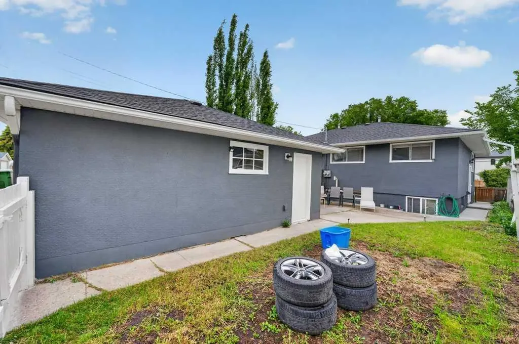 319 37 Street SW Calgary AB T3C 1R5