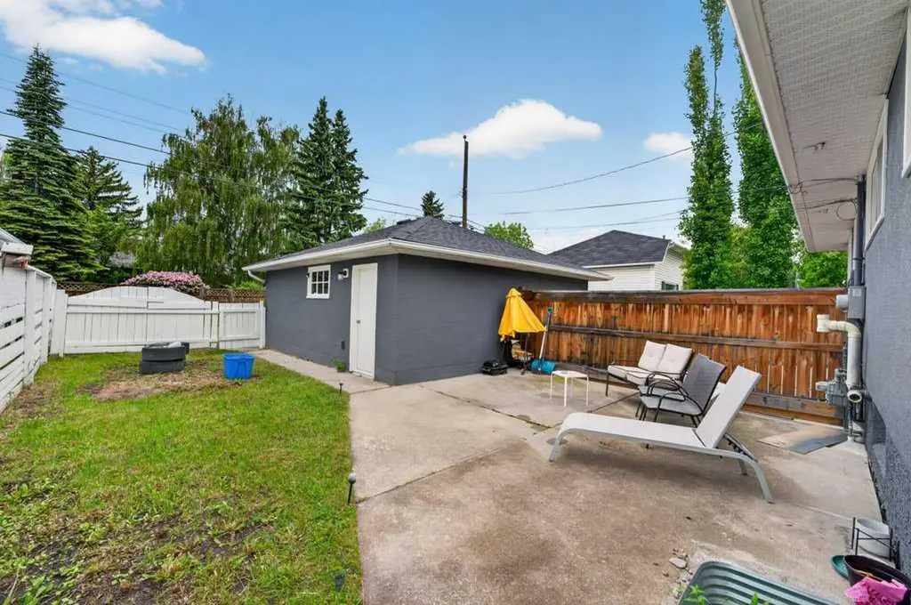 319 37 Street SW Calgary AB T3C 1R5