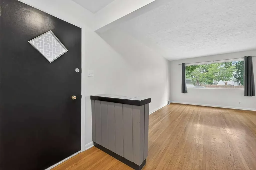 319 37 Street SW Calgary AB T3C 1R5