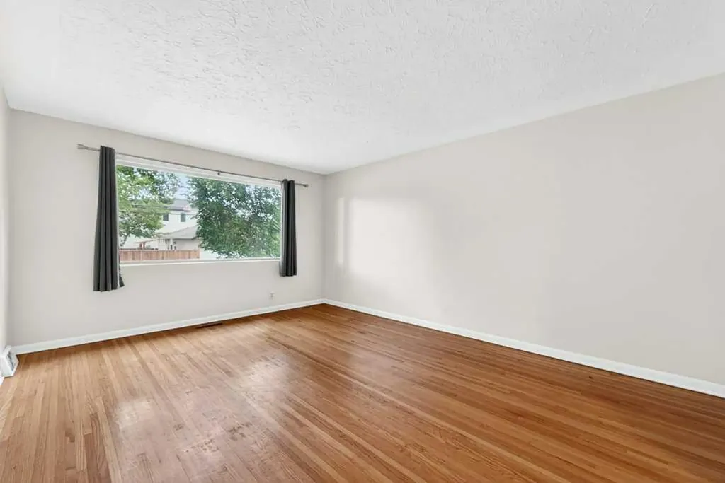 319 37 Street SW Calgary AB T3C 1R5