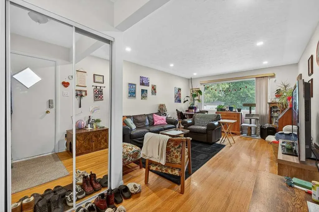 319 37 Street SW Calgary AB T3C 1R5