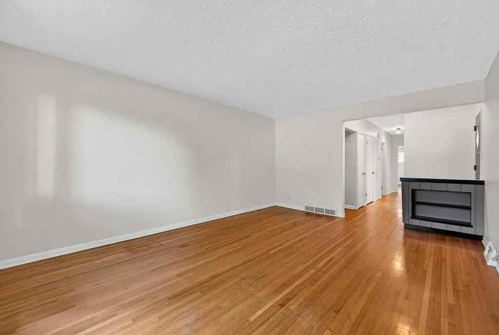 319 37 Street SW Calgary AB T3C 1R5
