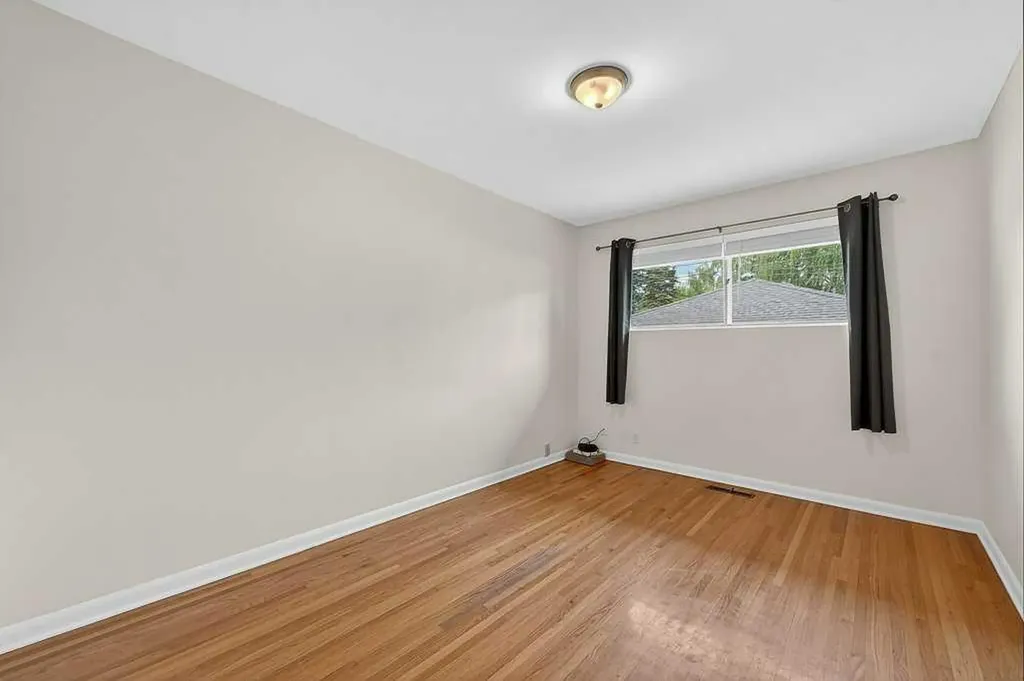 319 37 Street SW Calgary AB T3C 1R5