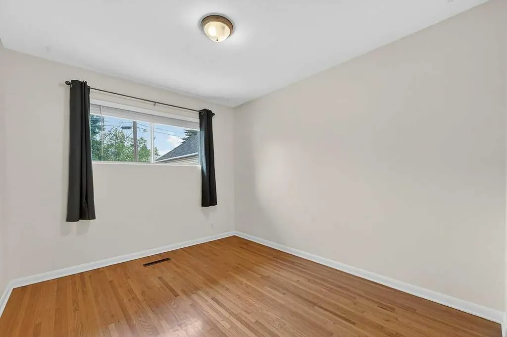 319 37 Street SW Calgary AB T3C 1R5