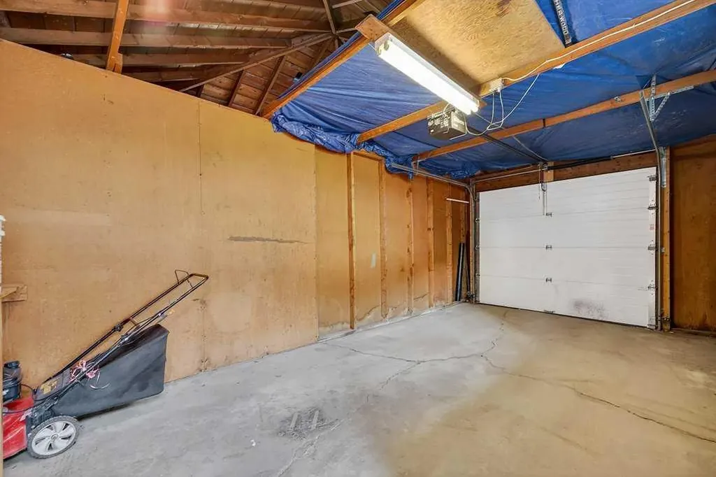 319 37 Street SW Calgary AB T3C 1R5