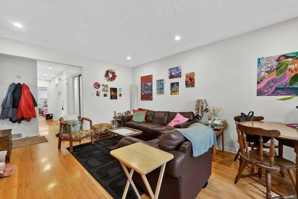 319 37 Street SW Calgary AB T3C 1R5
