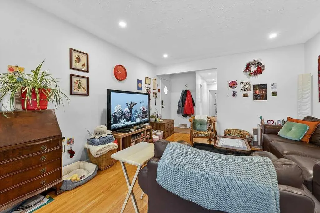 319 37 Street SW Calgary AB T3C 1R5