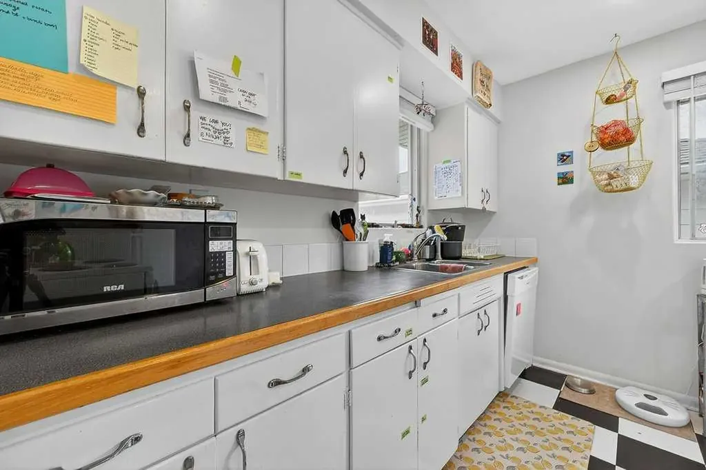 319 37 Street SW Calgary AB T3C 1R5