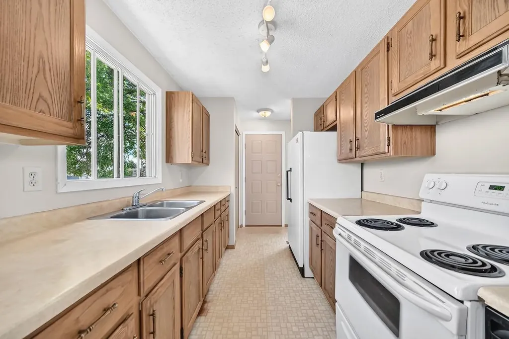 103 Rivervalley Crescent SE Calgary AB T2C 3K4