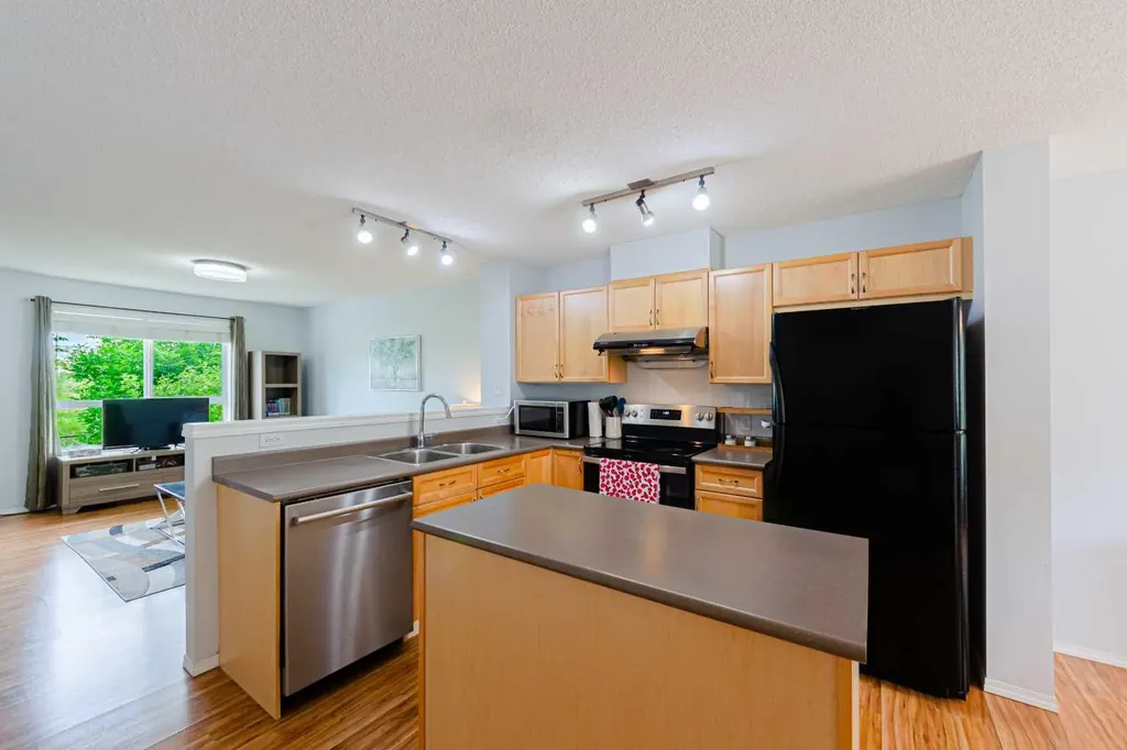 165 Tuscany Court NW Calgary AB T3L 2Y9