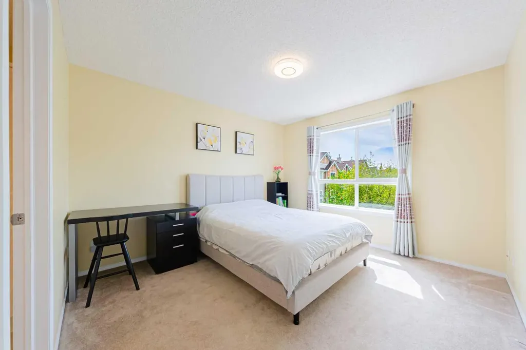 165 Tuscany Court NW Calgary AB T3L 2Y9