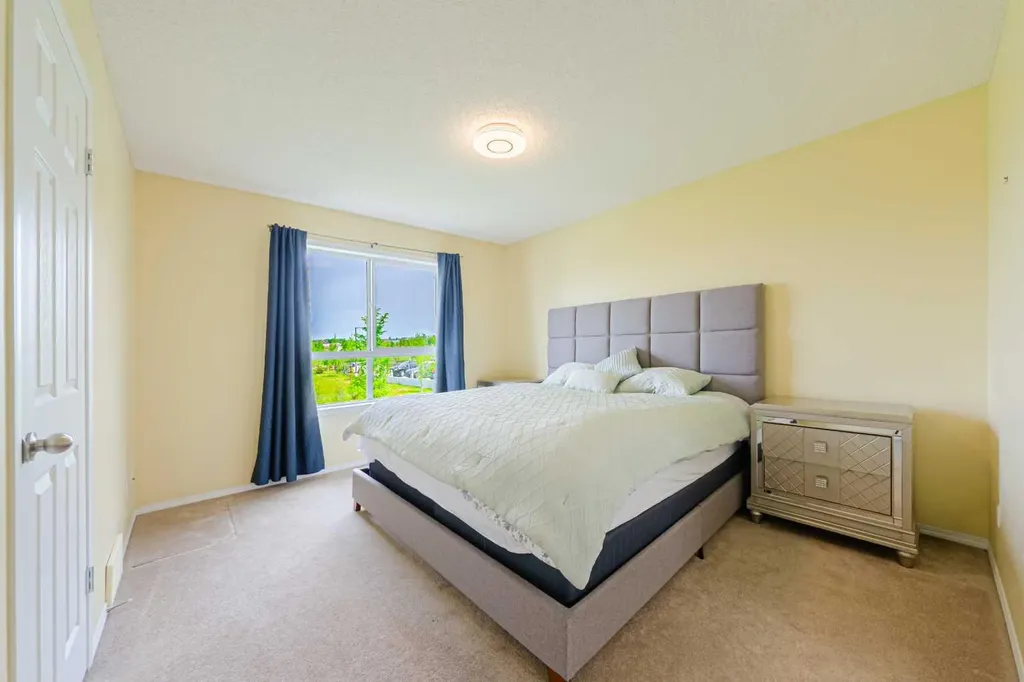 165 Tuscany Court NW Calgary AB T3L 2Y9