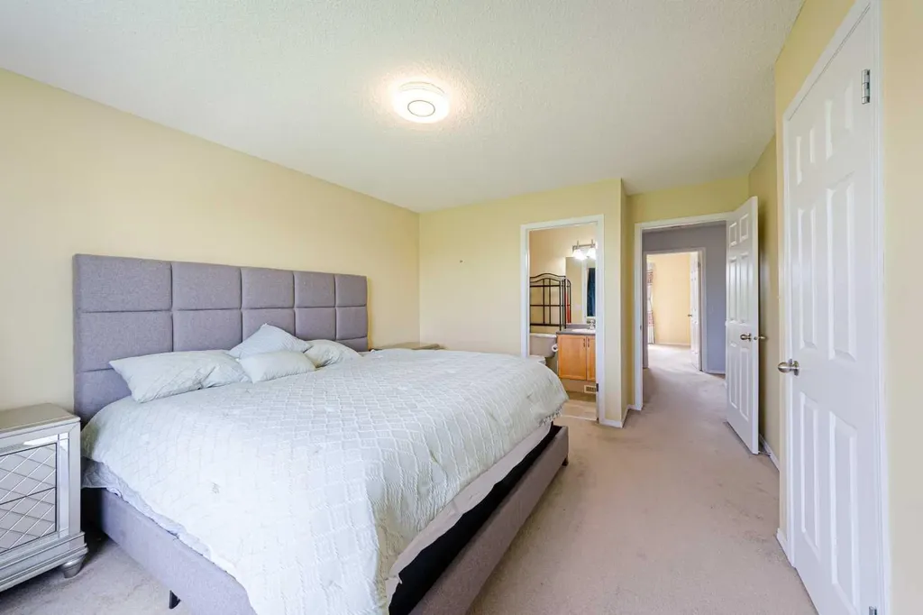 165 Tuscany Court NW Calgary AB T3L 2Y9