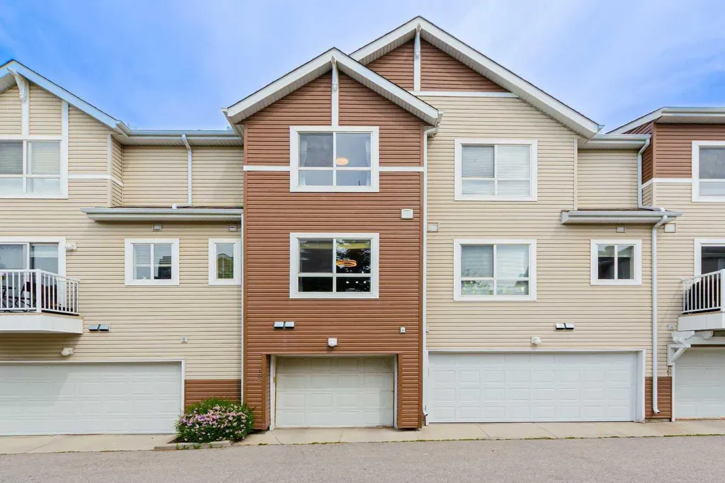 165 Tuscany Court NW Calgary AB T3L 2Y9