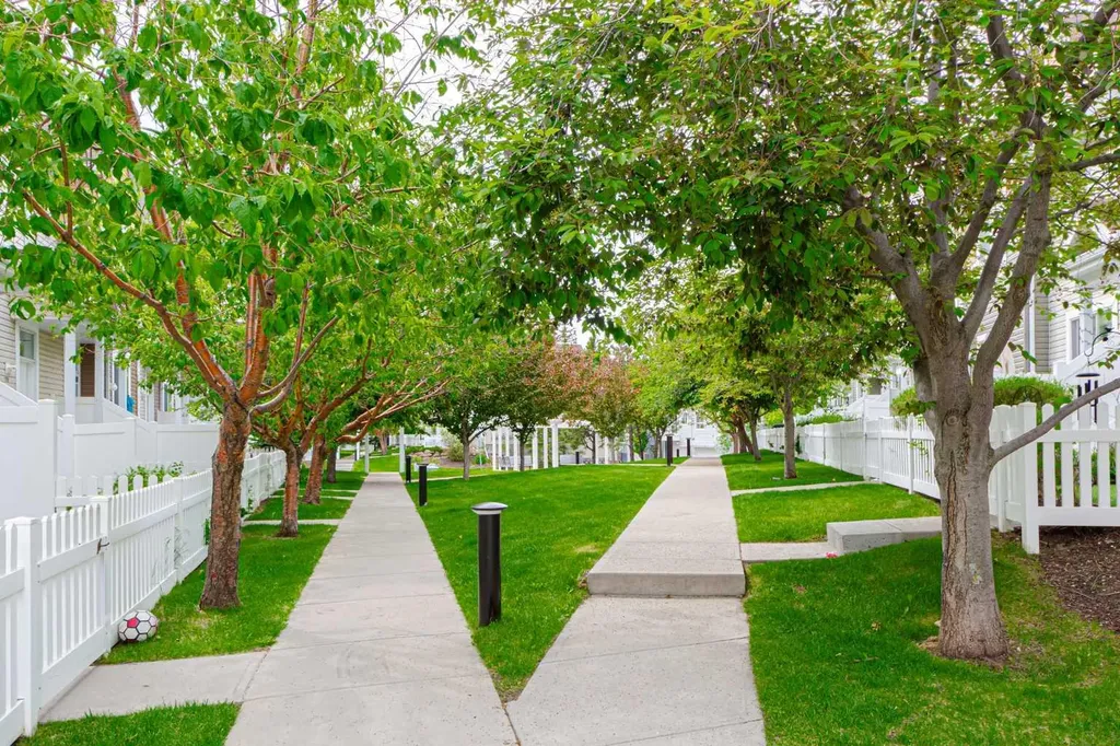 165 Tuscany Court NW Calgary AB T3L 2Y9