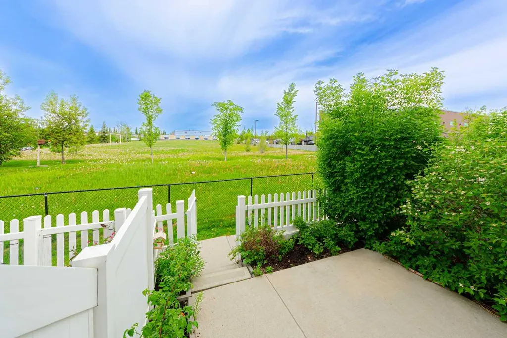 165 Tuscany Court NW Calgary AB T3L 2Y9