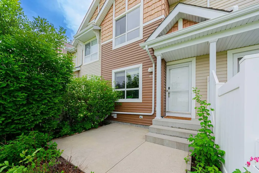 165 Tuscany Court NW Calgary AB T3L 2Y9