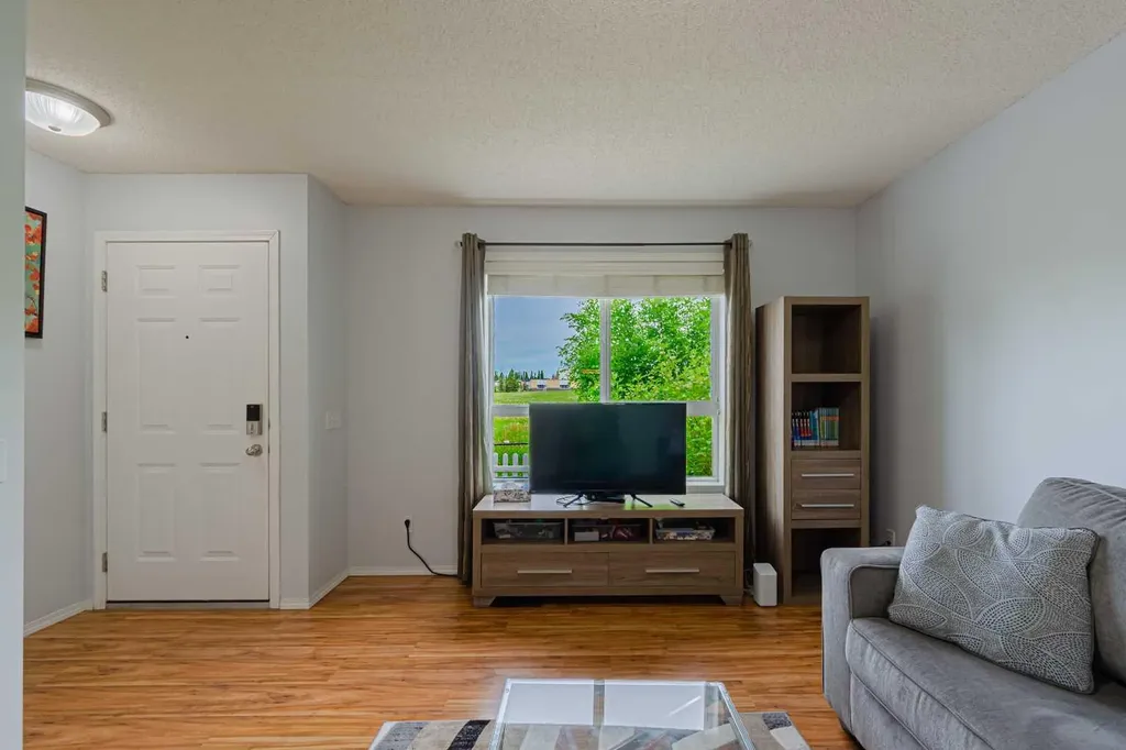 165 Tuscany Court NW Calgary AB T3L 2Y9